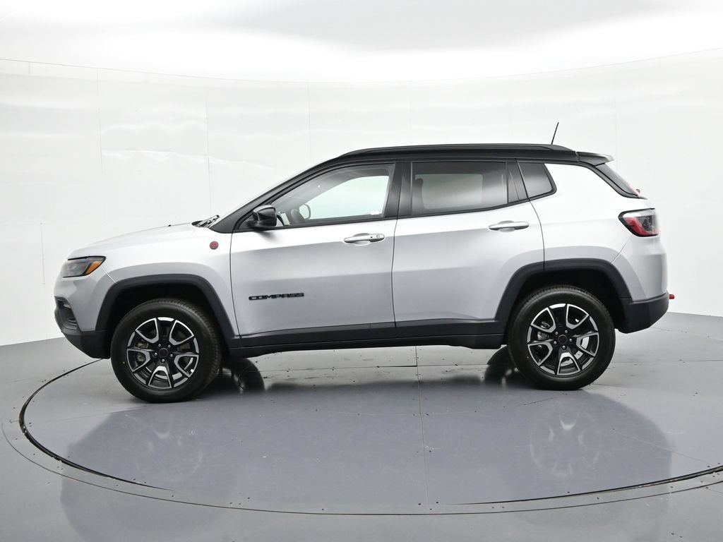 Used 2025 Jeep Compass Trailhawk AWD/4WD image 8