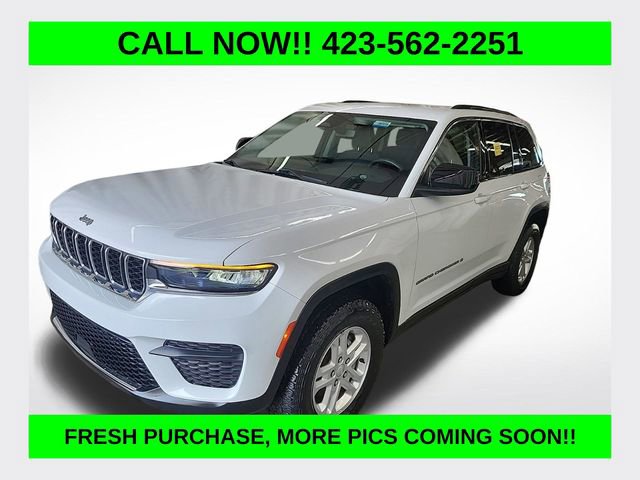 Used 2023 Jeep Grand Cherokee Laredo AWD/4WD image 1
