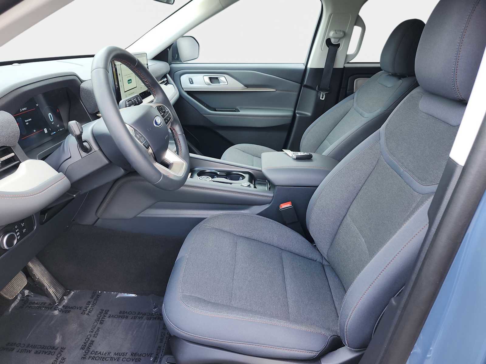Used 2025 Ford Explorer Active AWD/4WD image 11