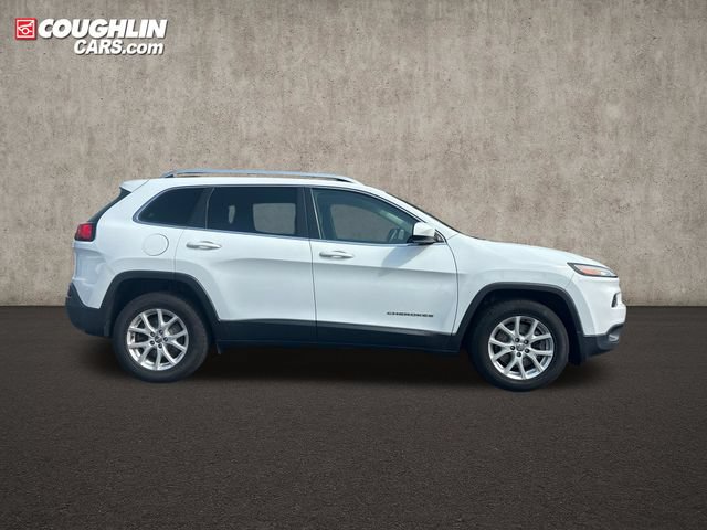 Used 2017 Jeep Cherokee Latitude w/ Cold Weather Group AWD/4WD image 8