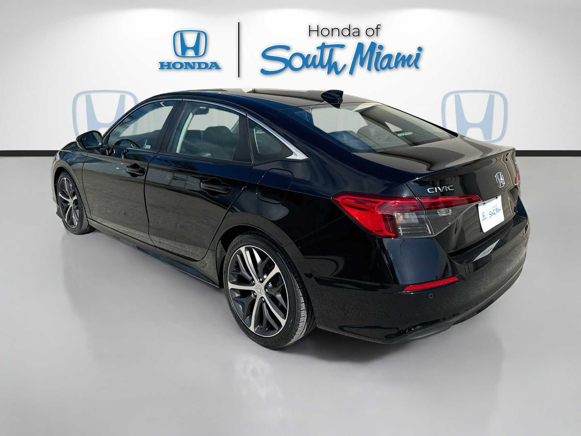 Used 2023 Honda Civic Touring image 5