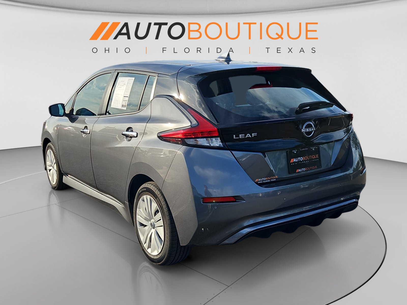Used 2025 Nissan Leaf S FWD image 3
