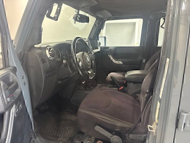 Used 2014 Jeep Wrangler Unlimited Rubicon w/ Max Tow Package AWD/4WD image 12