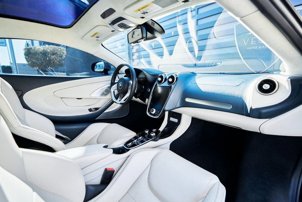Used 2022 McLaren GT RWD image 37
