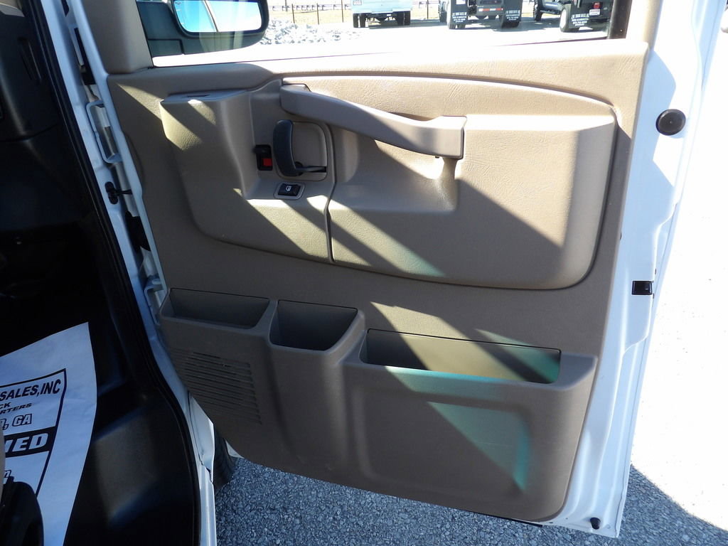 Used 2022 Chevrolet Express 3500 w/ Driver Convenience Package image 29