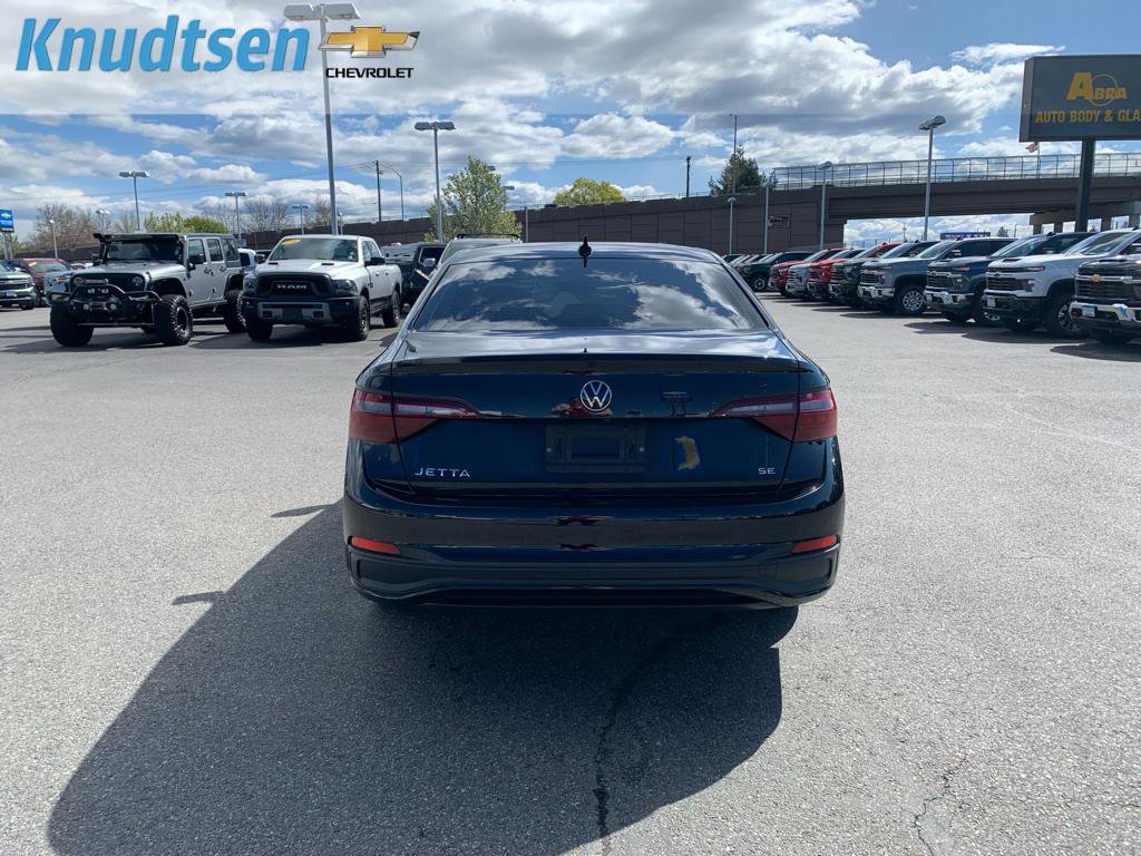 Used 2022 Volkswagen Jetta SE FWD image 6