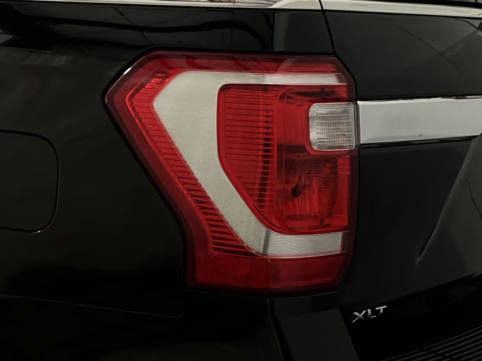 Used 2020 Ford Expedition Max XLT w/ Equipment Group 202A RWD image 13