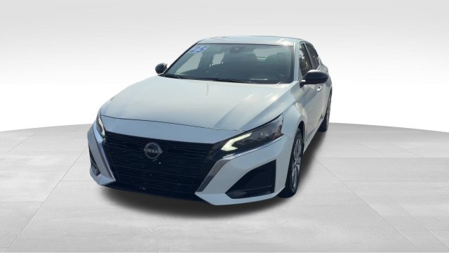 Used 2025 Nissan Altima 2.5 S FWD image 2