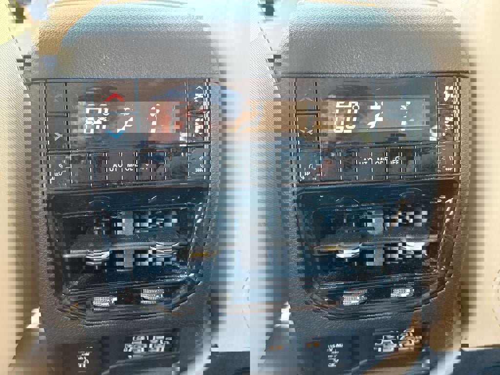 Used 2021 Jeep Grand Cherokee L Limited w/ Trailer Tow Group (B) AWD/4WD image 8