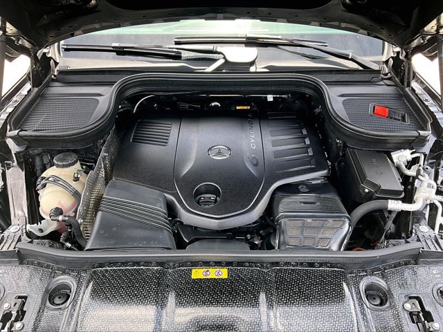 Used 2025 Mercedes-Benz GLS 450 4MATIC image 10