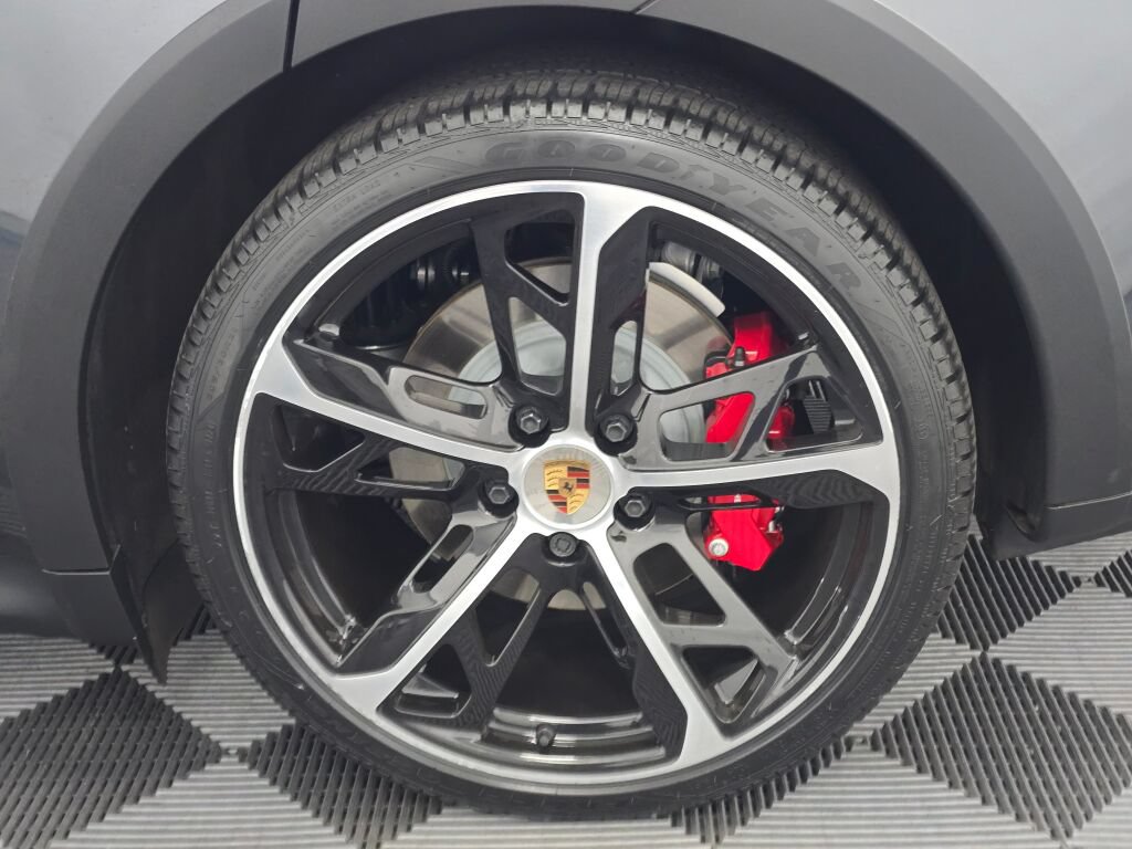 Certified 2025 Porsche Taycan 4S AWD/4WD image 6