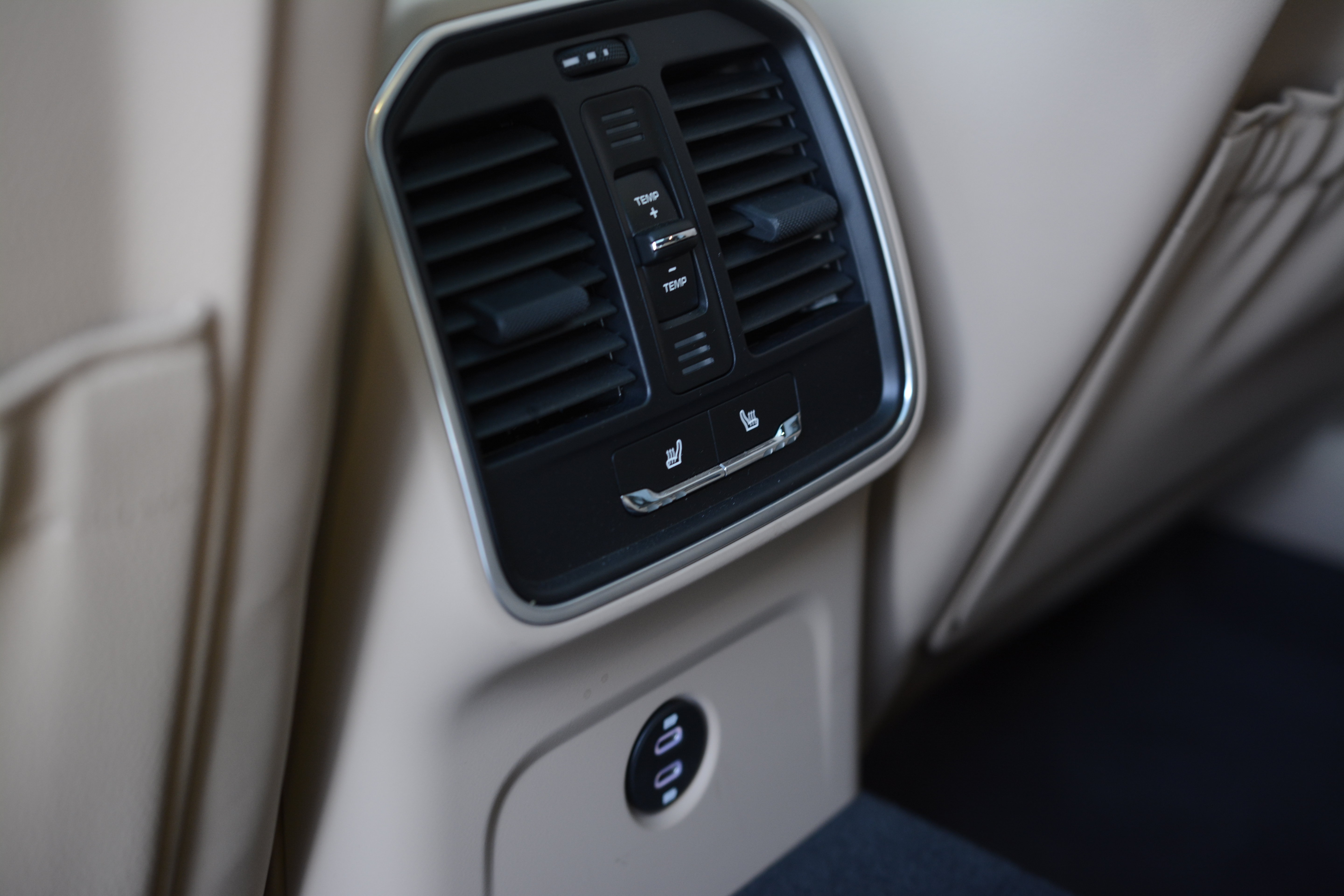 Certified 2026 Porsche Macan AWD/4WD image 33