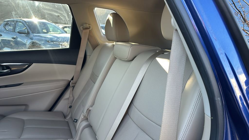 Used 2018 Nissan Rogue SL w/ Premium Package image 30