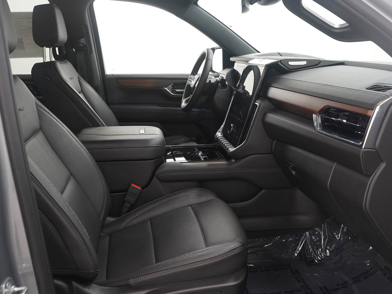 Used 2025 GMC Yukon Denali AWD/4WD image 16