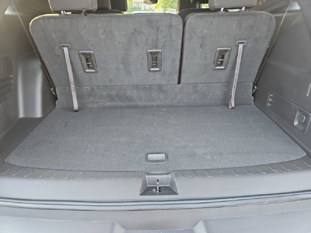 Used 2023 Chevrolet Traverse LT FWD image 23