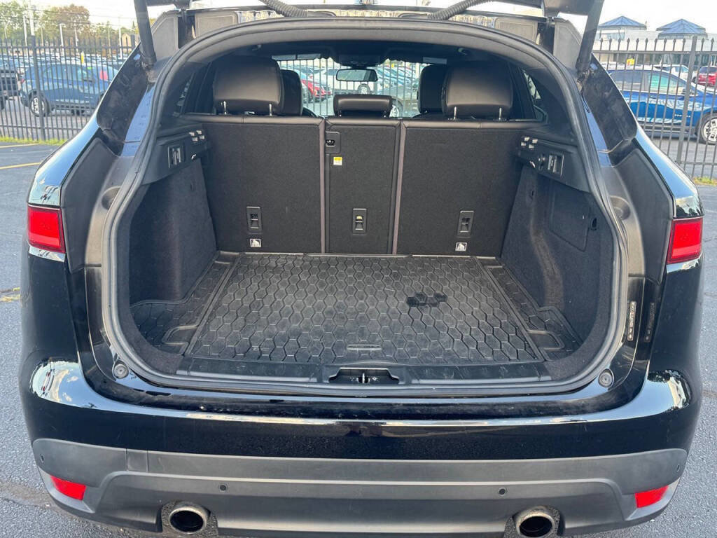 Used 2018 Jaguar F-PACE Premium image 31
