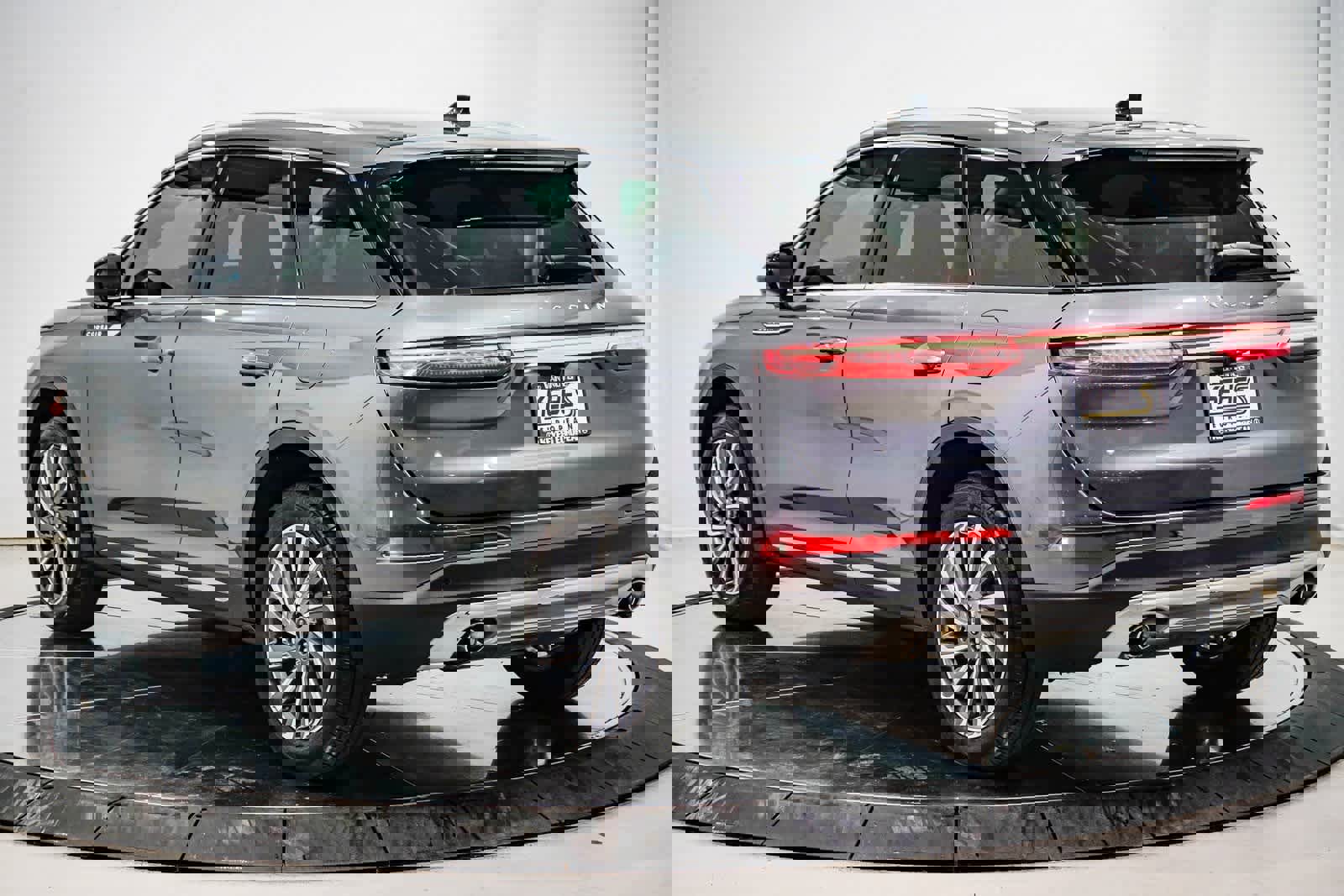 Used 2023 Lincoln Corsair Reserve image 2