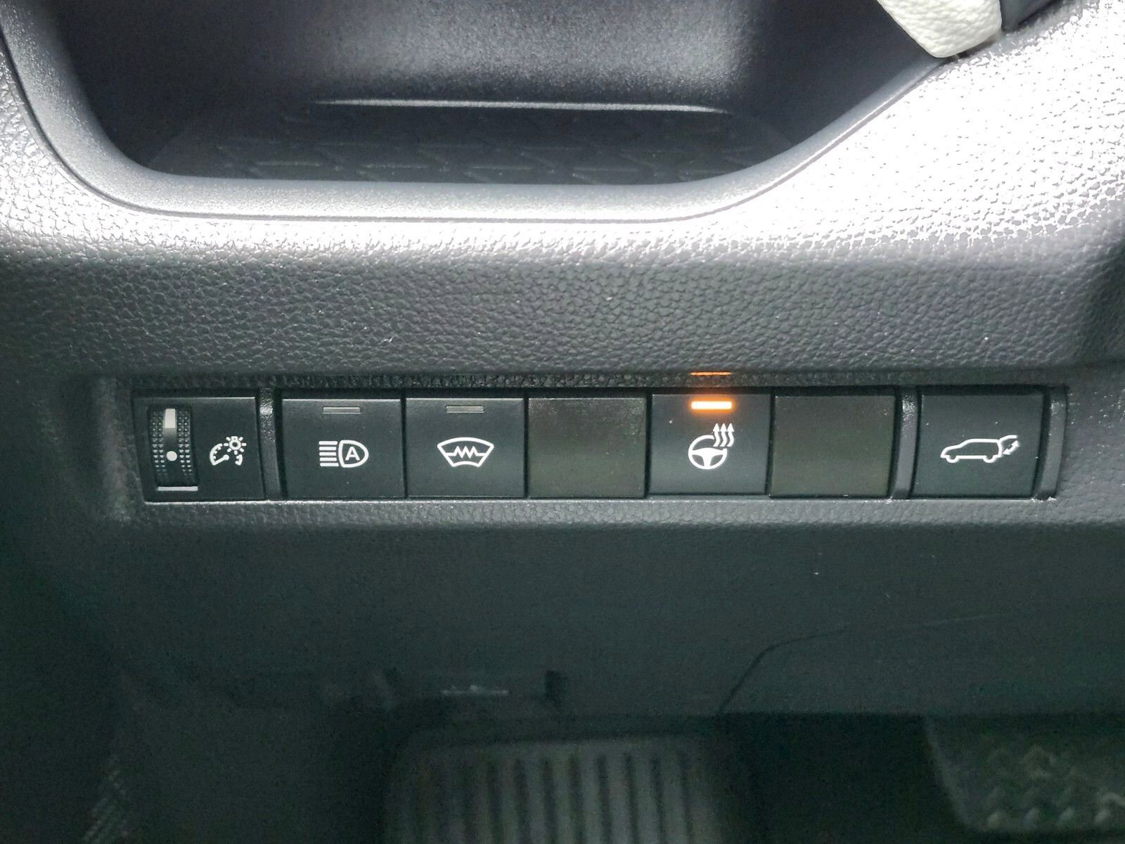 Used 2025 Toyota RAV4 XLE Premium image 24