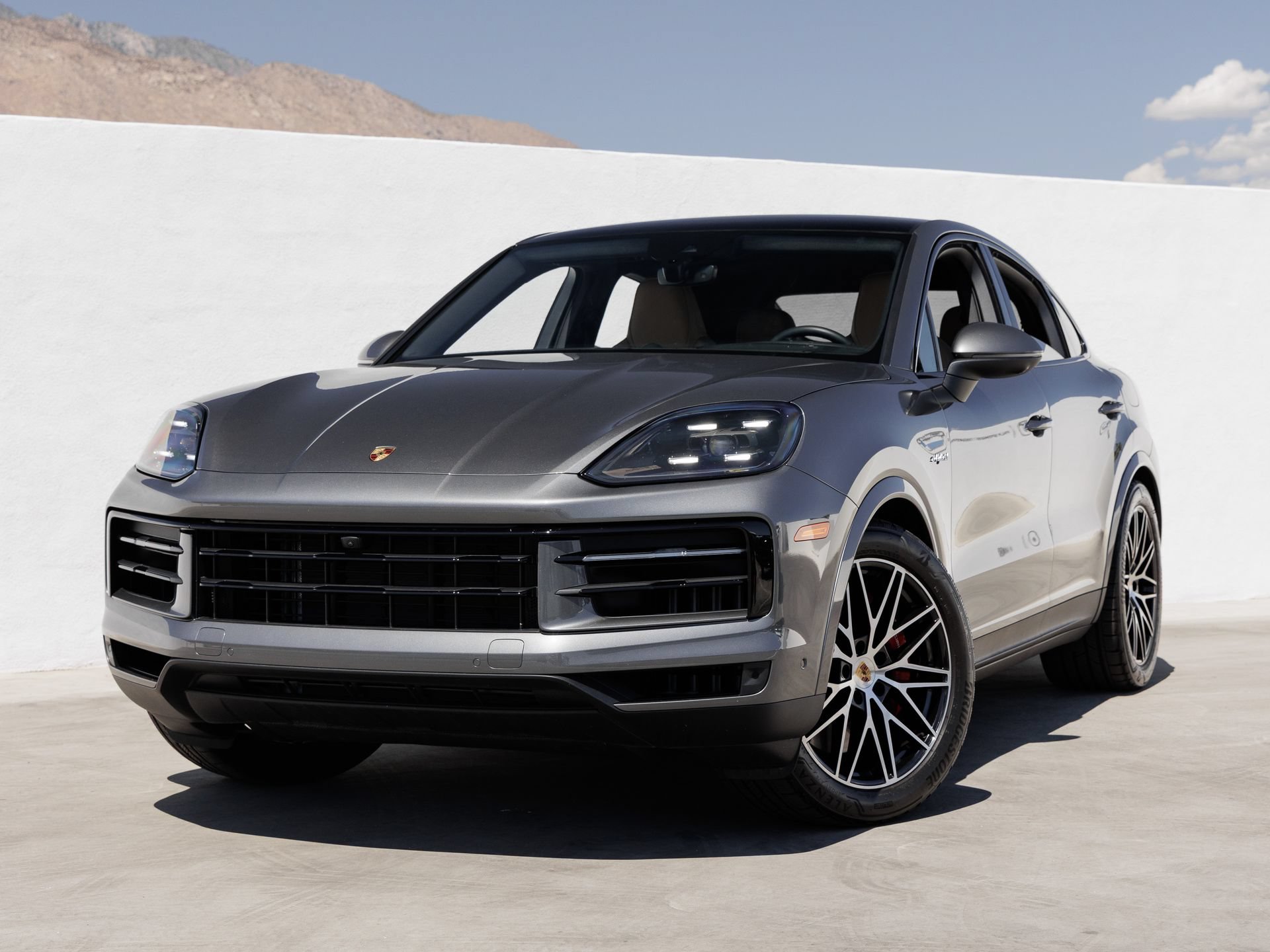 Certified 2025 Porsche Cayenne S AWD/4WD image 1