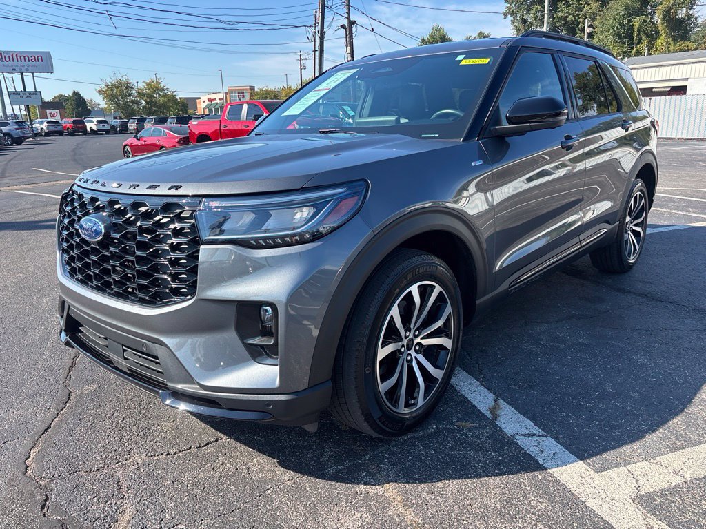 Used 2025 Ford Explorer ST-Line AWD/4WD image 3