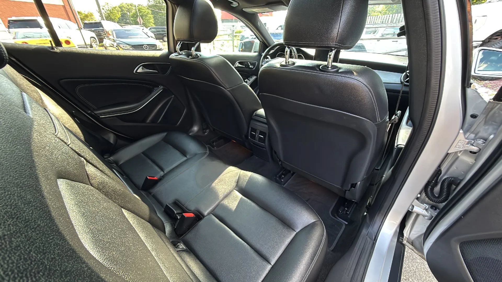 Used 2018 Mercedes-Benz GLA 250 4MATIC image 25