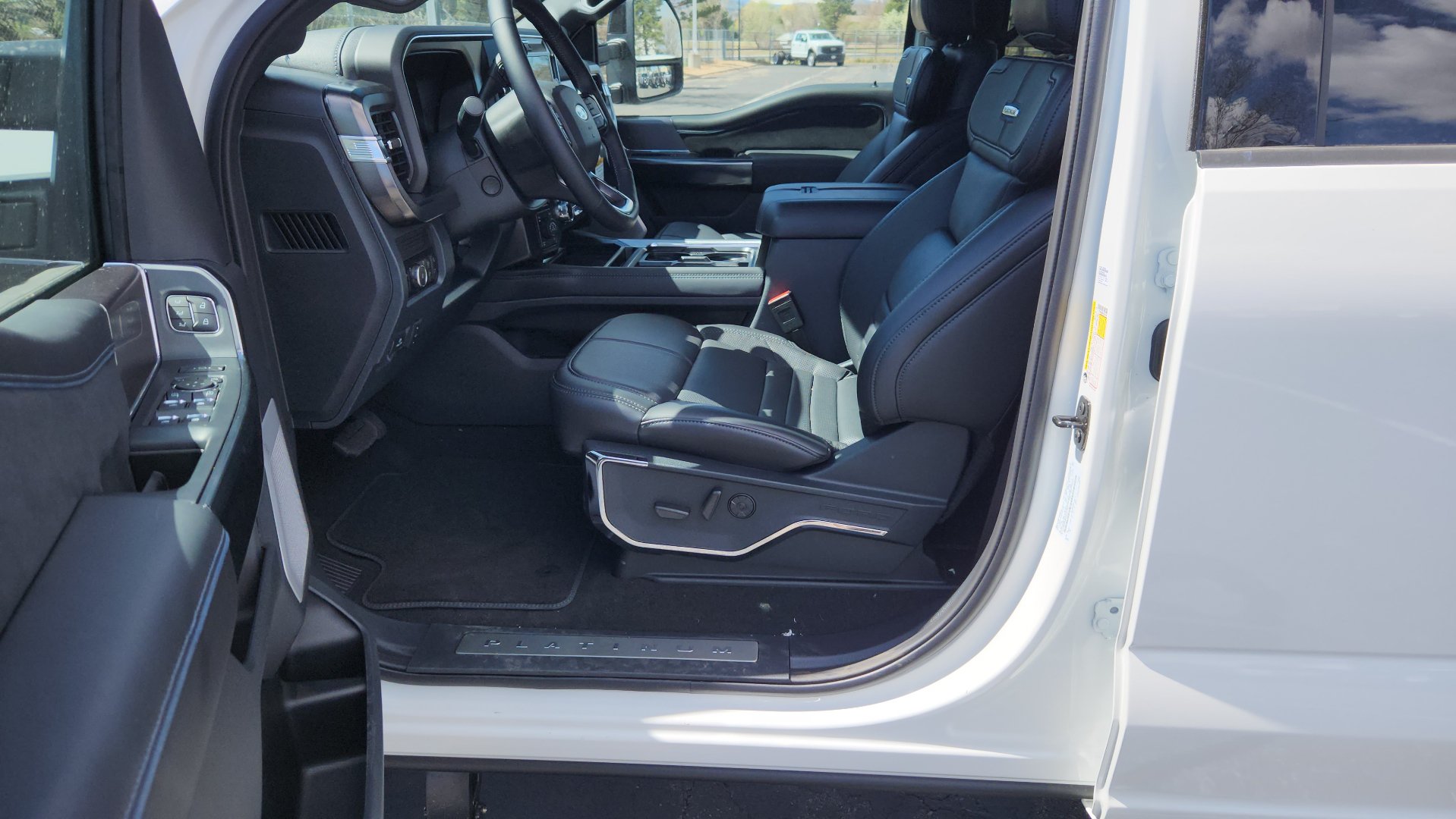 New 2026 Ford F350 Platinum w/ Tremor Off-Road Package AWD/4WD image 24