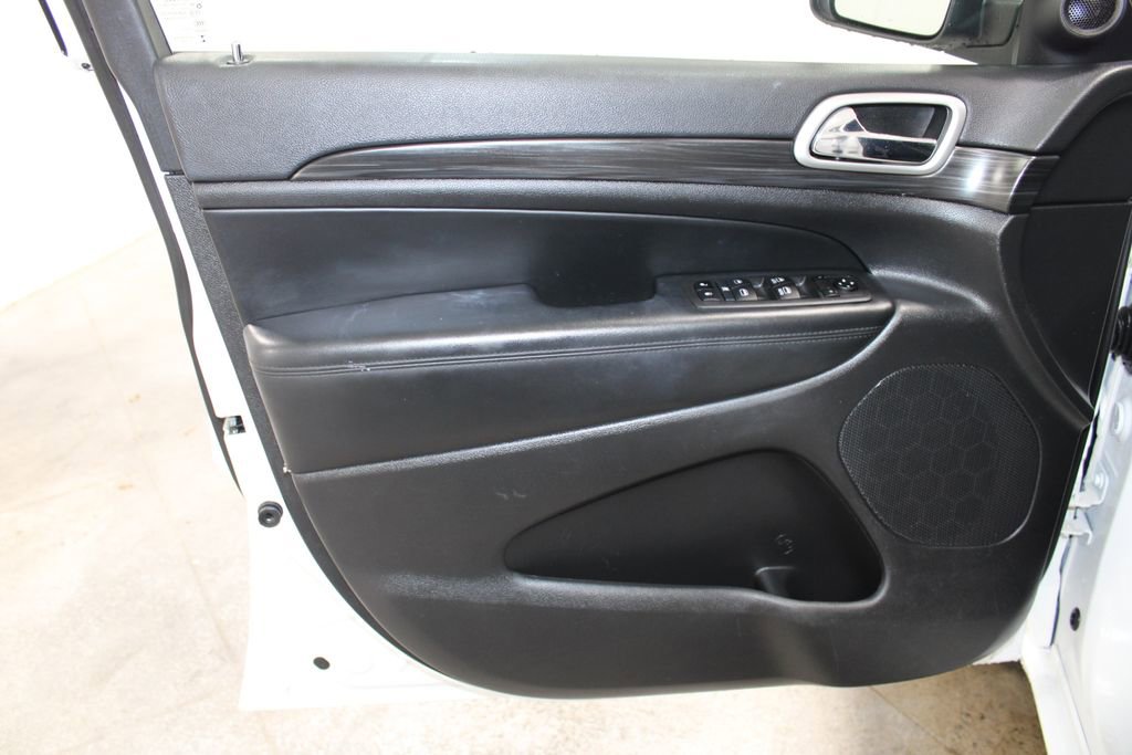 Used 2022 Jeep Grand Cherokee Laredo X image 18