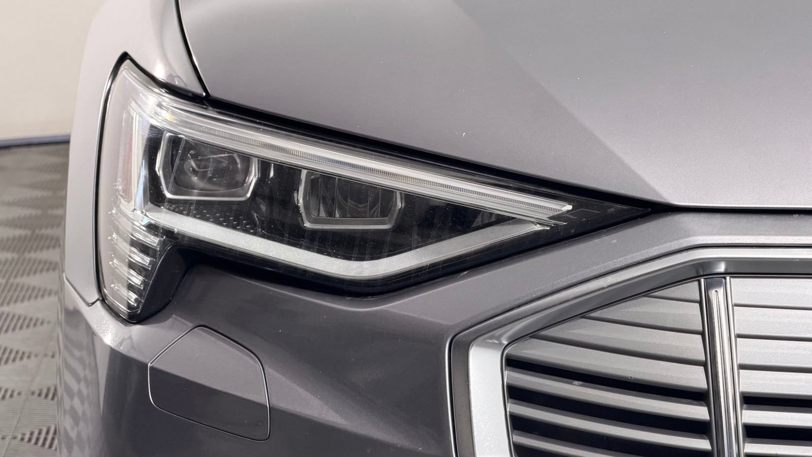 Used 2019 Audi e-tron Premium Plus AWD/4WD image 3