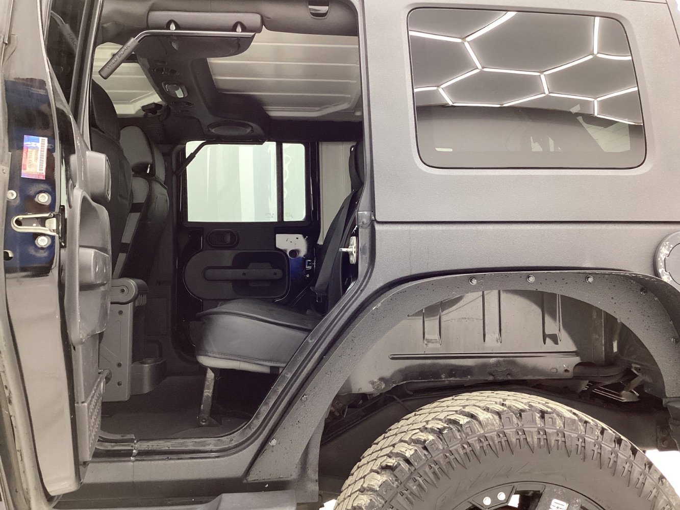 Used 2009 Jeep Wrangler Unlimited Sahara w/ Dual Top Group image 20