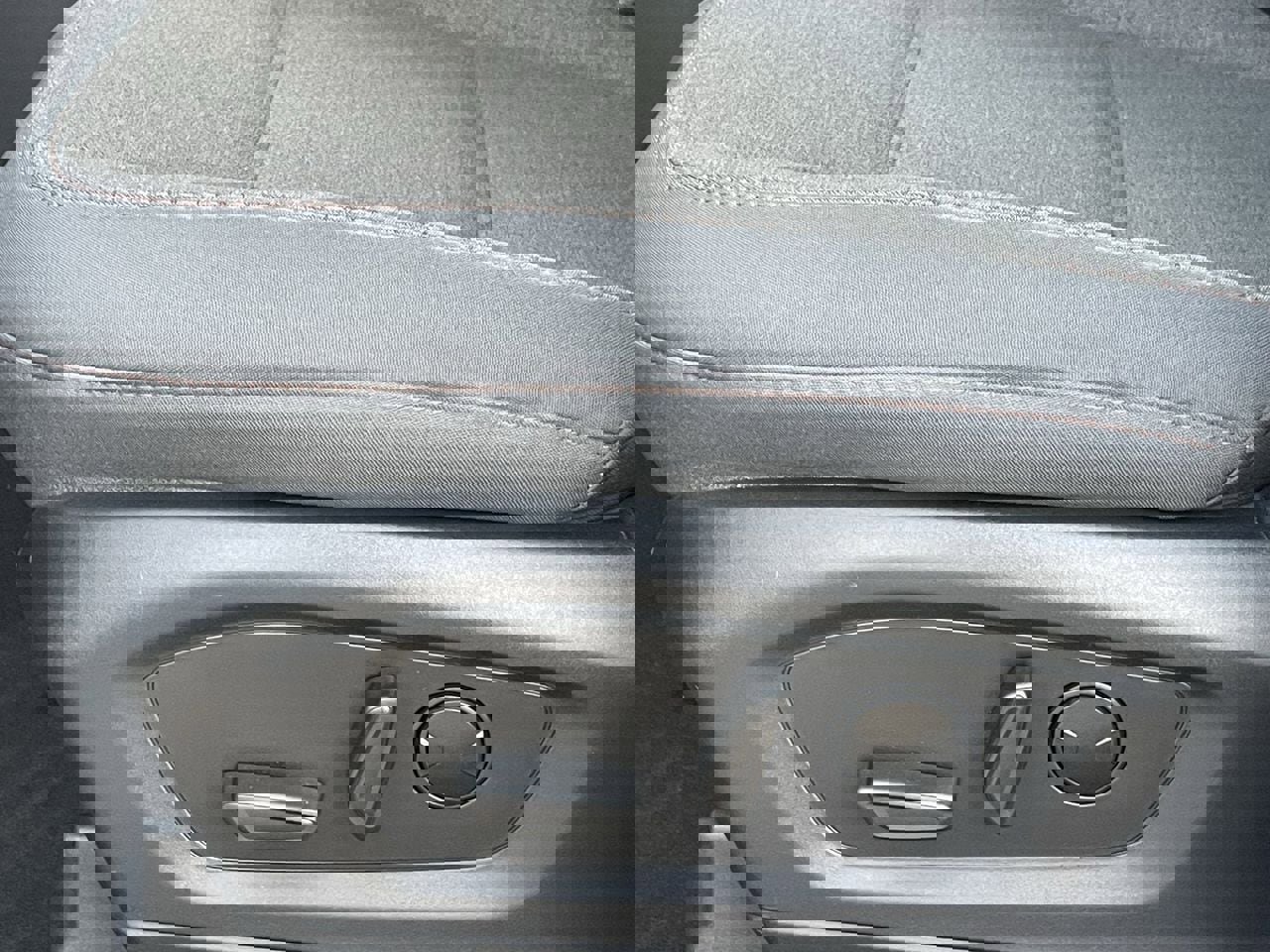 Certified 2025 Ford Explorer Active image 26