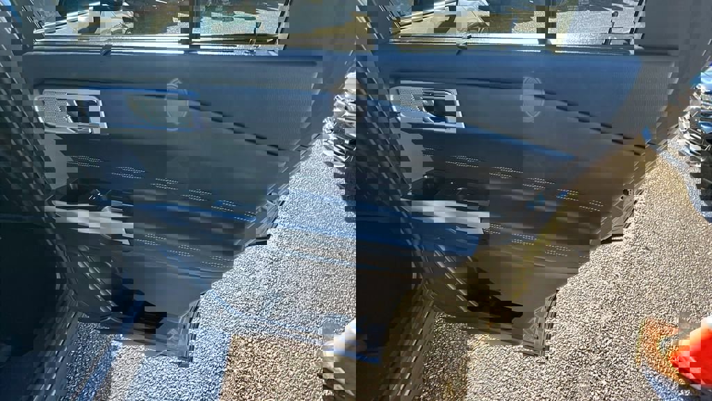 Used 2022 Ford Explorer Limited w/ Equipment Group 301A image 18