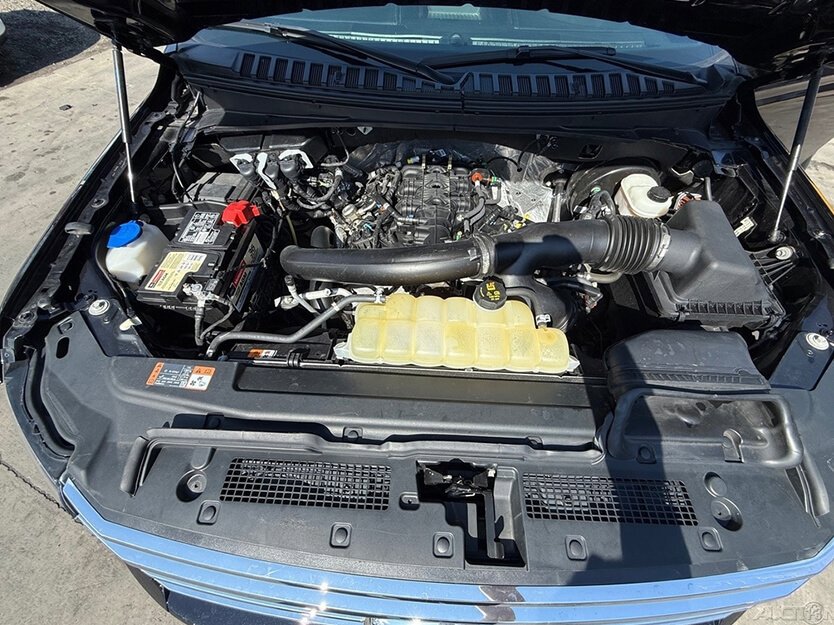 Used 2021 Ford Expedition XLT image 9