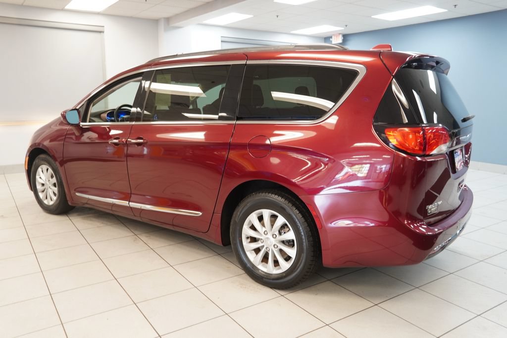 Used 2017 Chrysler Pacifica Touring-L FWD image 7