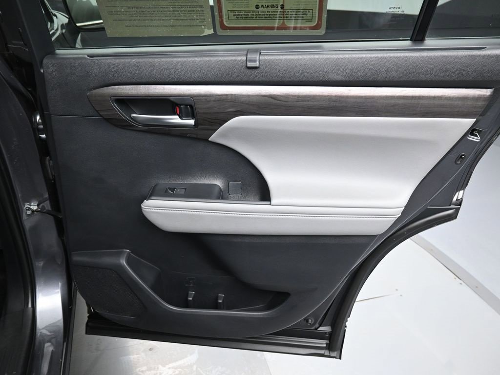 Used 2022 Toyota Highlander Limited image 36