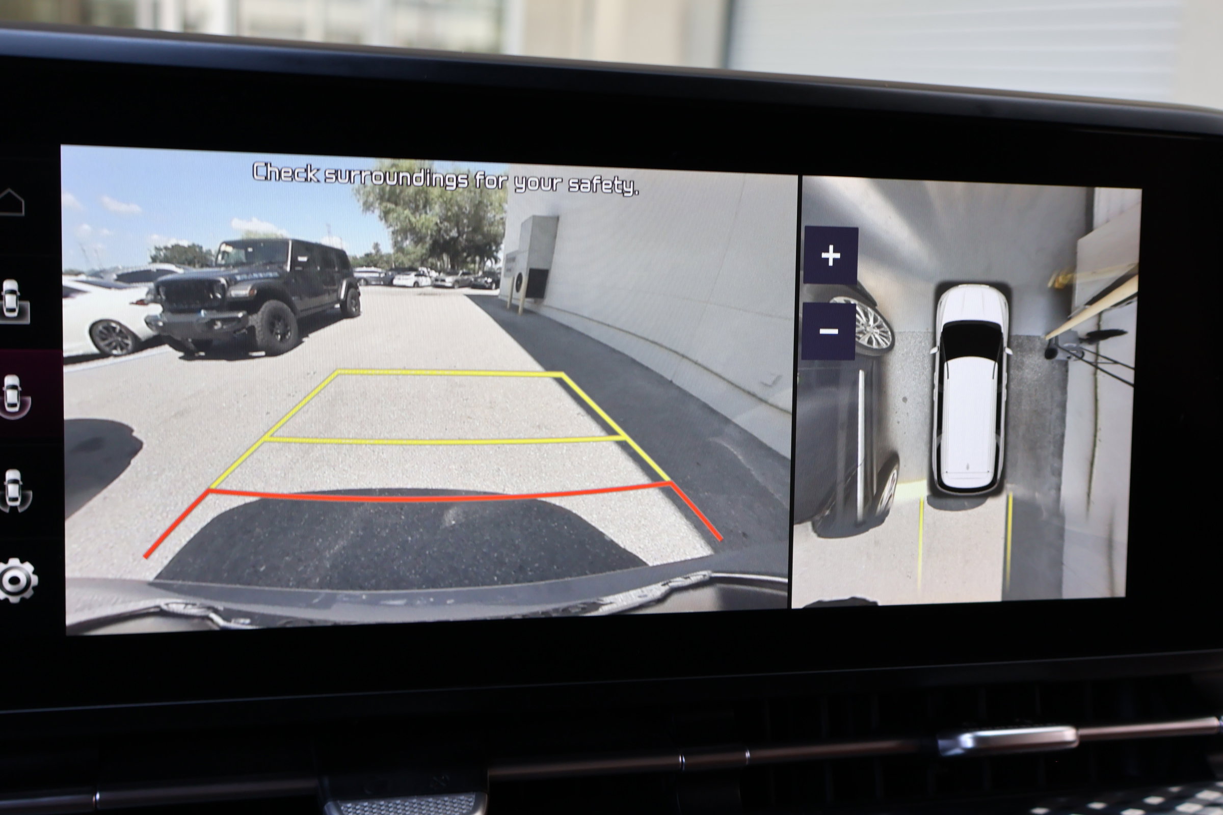 Used 2022 Kia Carnival SX Prestige FWD image 4