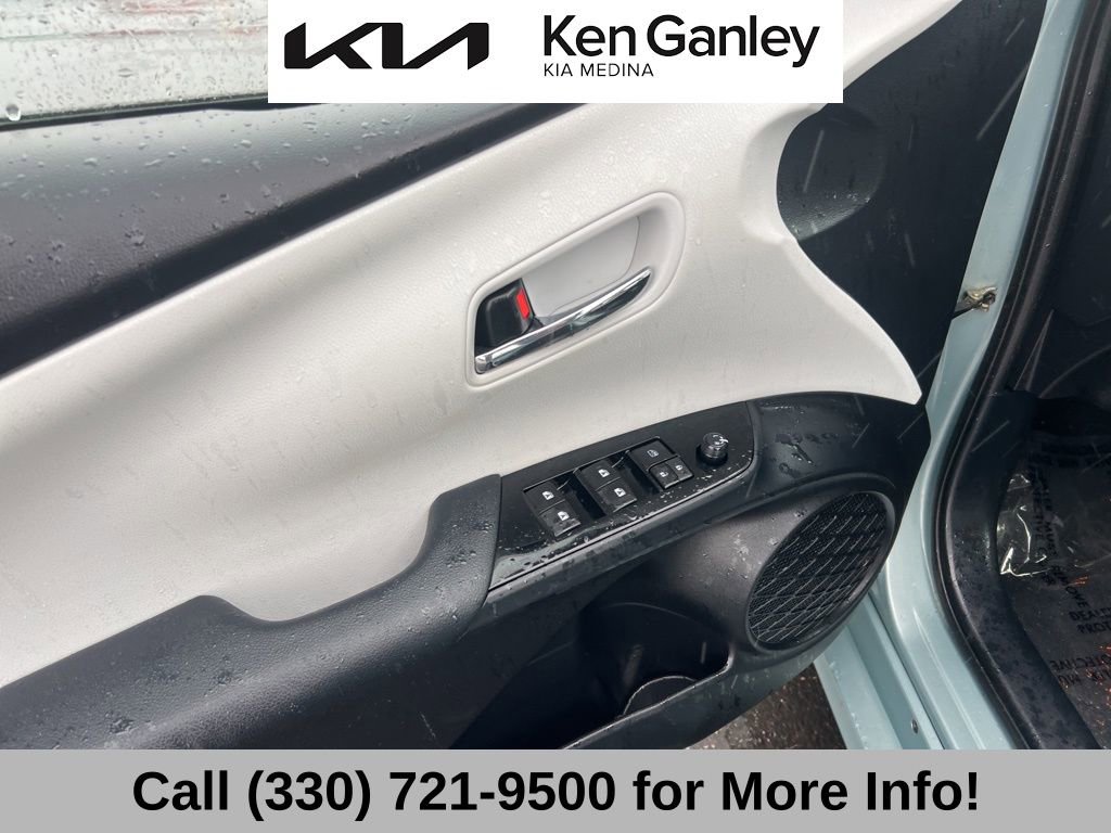 Used 2016 Toyota Prius Four w/ Advanced Technology Package image 26