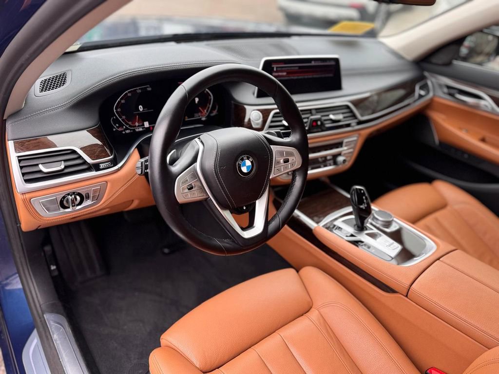 Used 2021 BMW 740i xDrive image 14
