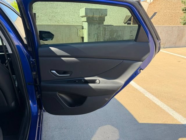 Used 2024 Hyundai Elantra Limited FWD image 18
