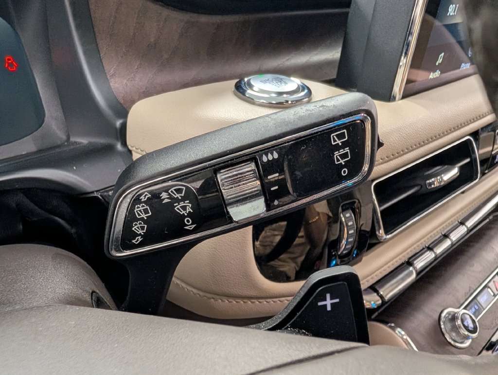 Used 2023 Lincoln Aviator Reserve w/ Equipment Group 201A AWD/4WD image 19