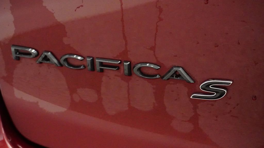 Certified 2020 Chrysler Pacifica Touring-L w/ Advanced Safetytec Group image 17