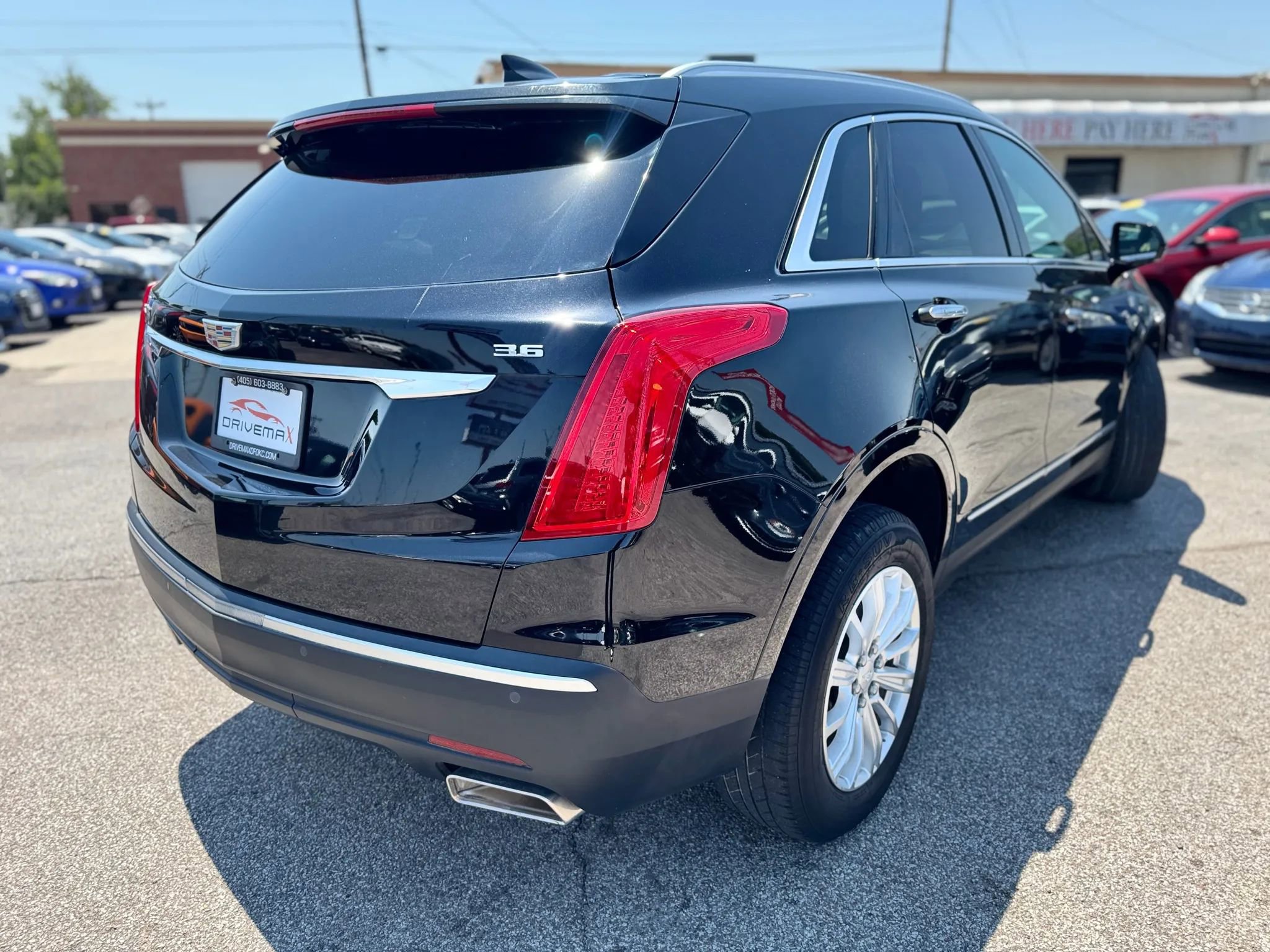 Used 2017 Cadillac XT5 Sport Utility 4D FWD image 4