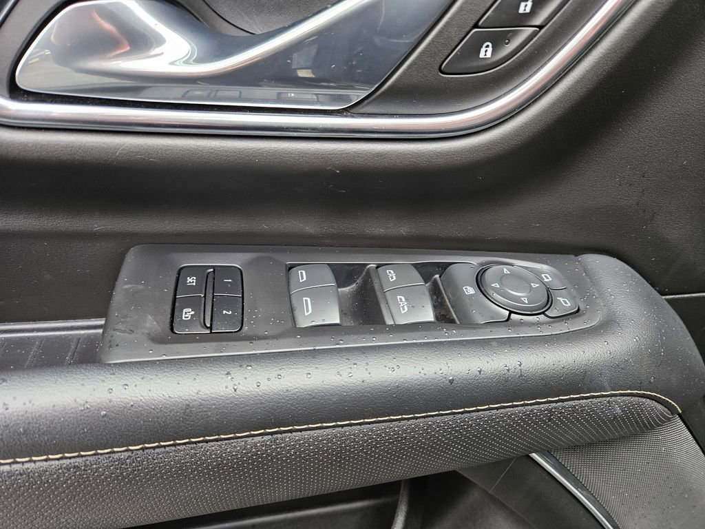 Used 2023 GMC Yukon XL SLT image 18