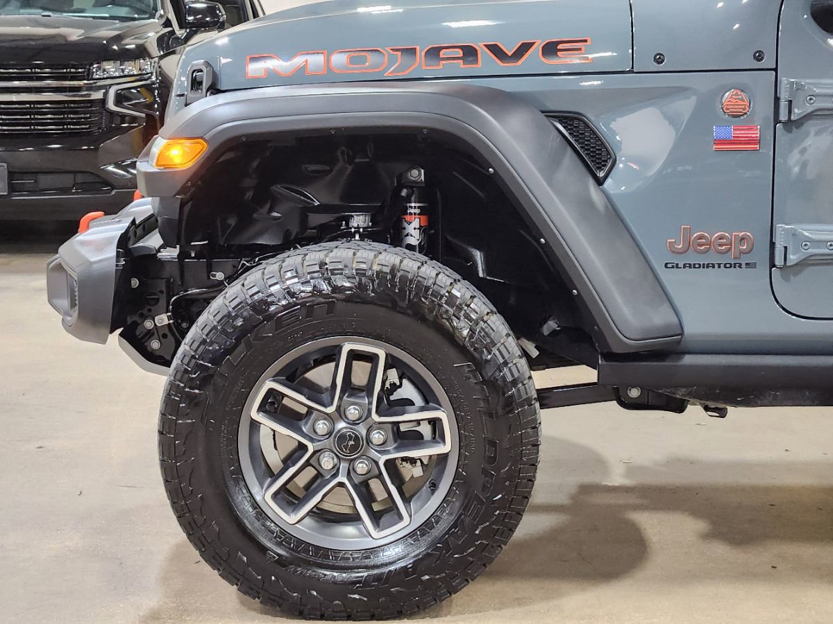 Used 2024 Jeep Gladiator Mojave w/ Technology Group AWD/4WD image 5