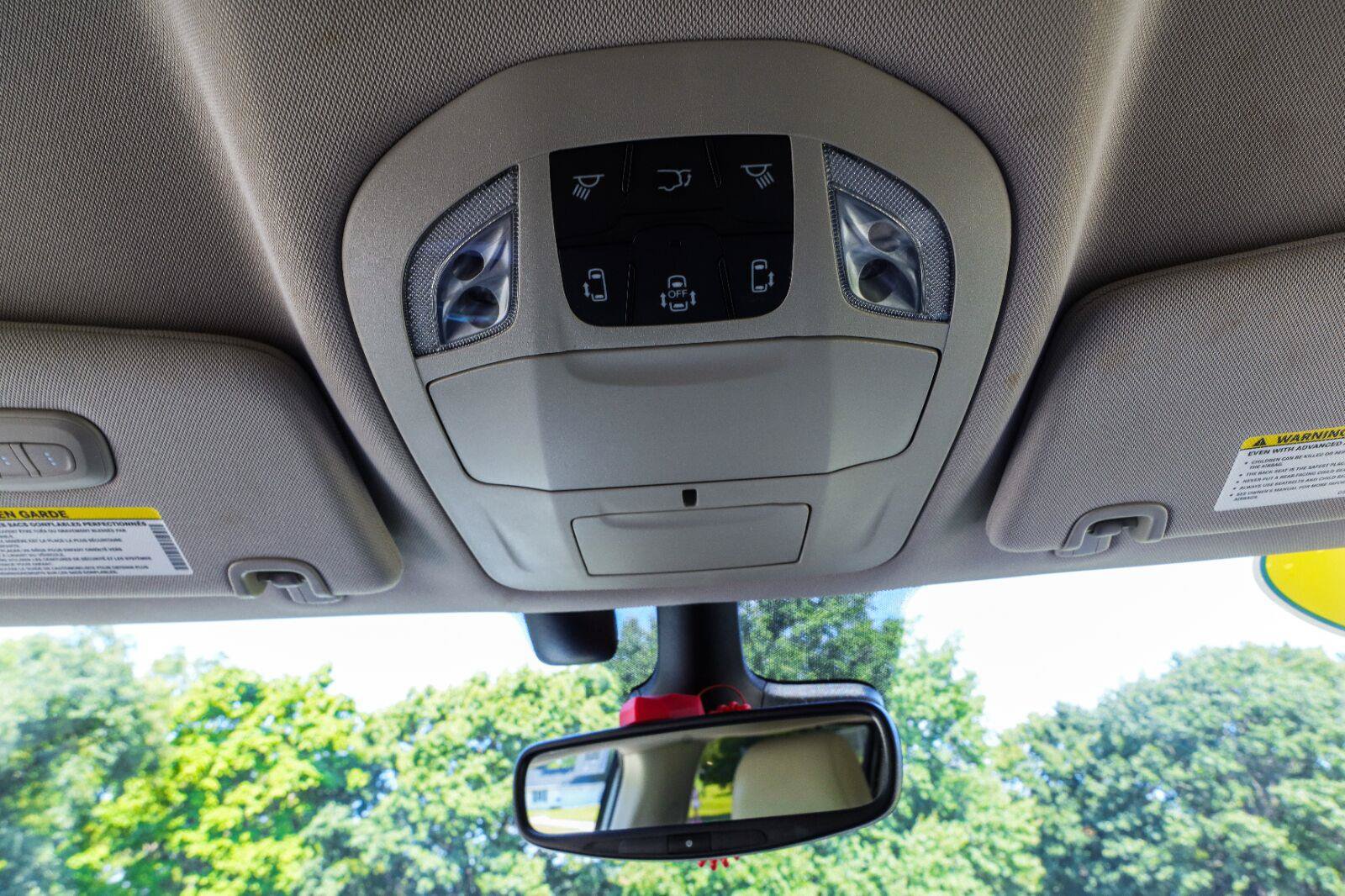 Used 2021 Chrysler Pacifica Touring-L FWD image 35
