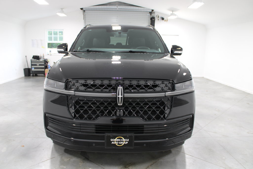 New 2027 Lincoln Navigator Reserve w/ Jet Appearance Package AWD/4WD image 2