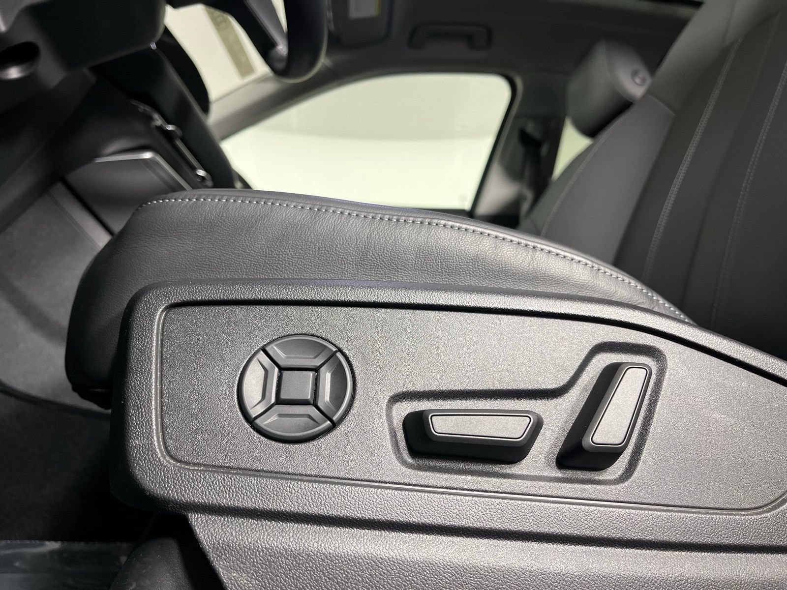 Used 2025 Audi Q5 Premium Plus w/ Premium Plus AWD/4WD image 12