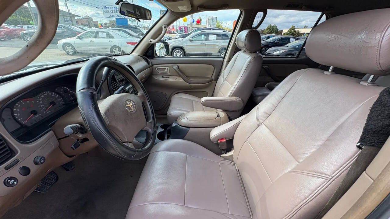 Used 2004 Toyota Sequoia SR5 RWD image 3