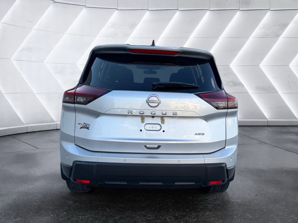 Used 2025 Nissan Rogue S image 5