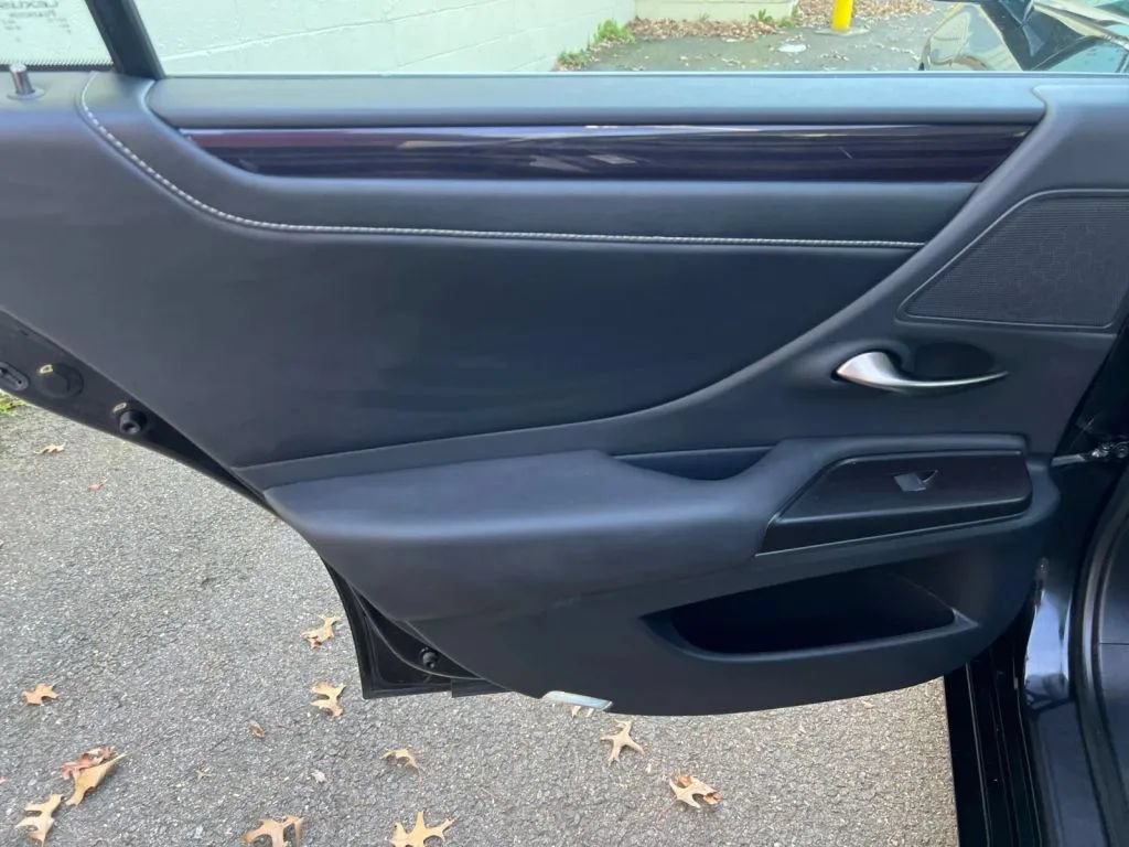 Used 2019 Lexus ES 350 w/ Premium Package FWD image 23