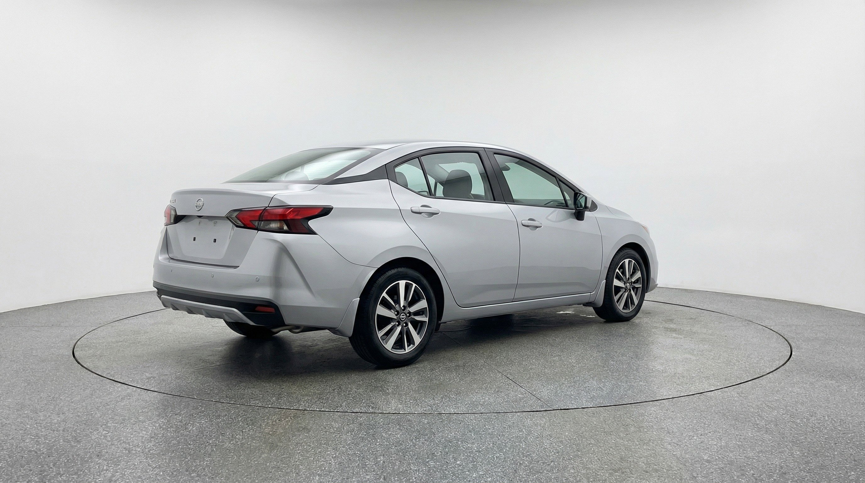 Used 2025 Nissan Versa SV image 9